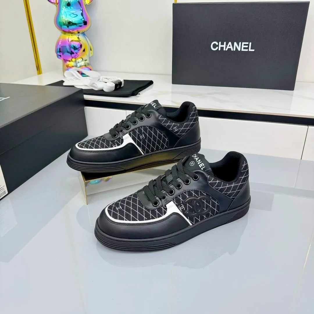 👟👟Ex-factory price 620👟👟High quality! ! ! CHANEL Chanel 25A latest thick-soled casual sports shoes. The counter is synchronized. The counter is very popular. It is a shoe that is very difficult to buy. The most popular thick-soled casual shoes on the Internet. As you can imagine, the most popular thick-soled casual shoes can not be missed. It has both good looks and comfort. Simple and versatile. The thick sole increases the height and is super versatile. Whoever wears it will look better. Upper: cowhide stitching. Lining: breathable mesh. Outsole: TPU original outsole. Size: 35-41 👉